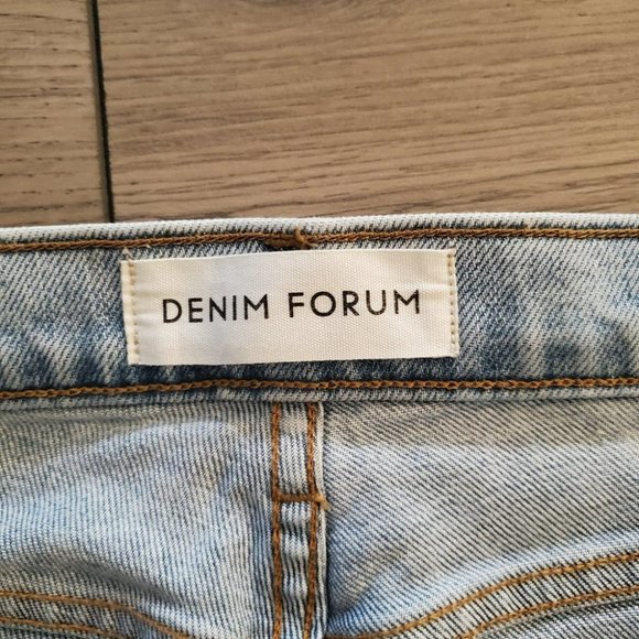 DENIM FORUM | The Yoko High Rise Slim in Light Blue Wash (Size 25) - Picture 5 of 14
